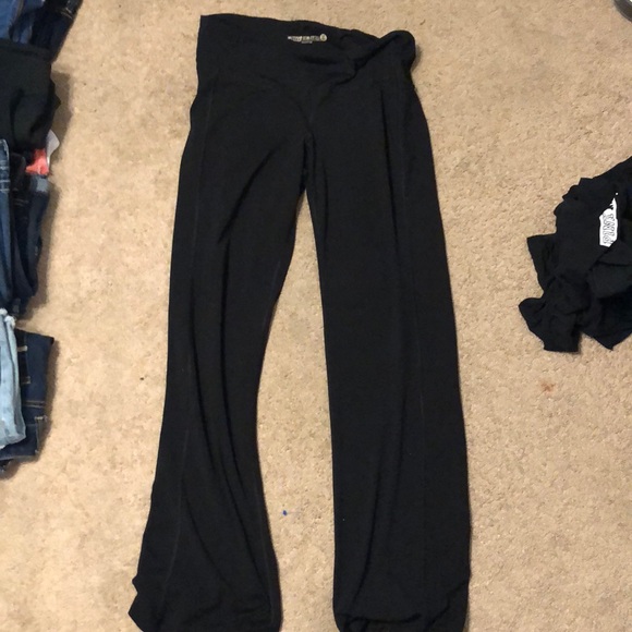 semi fitted yoga pants